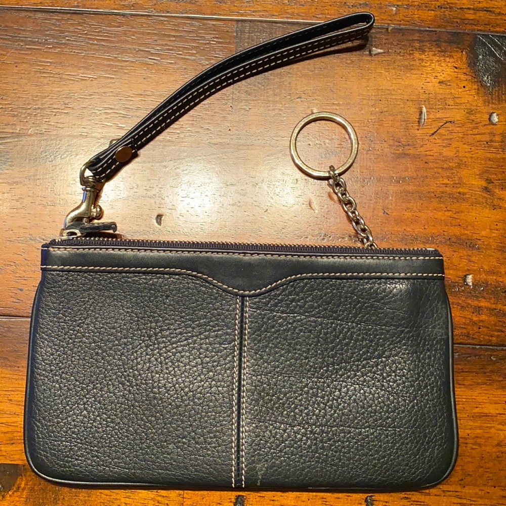 Dooney & Bourke Pebble Leather keyring black wristlet